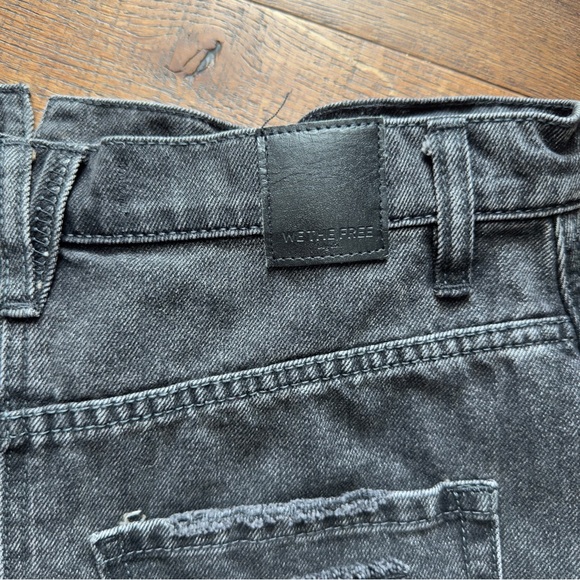 NWT- Free People Brea Cut Off dark Denim
Skirt size 28 - Picture 5 of 13